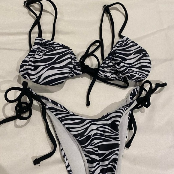 Zebra string bikini - Picture 3 of 4